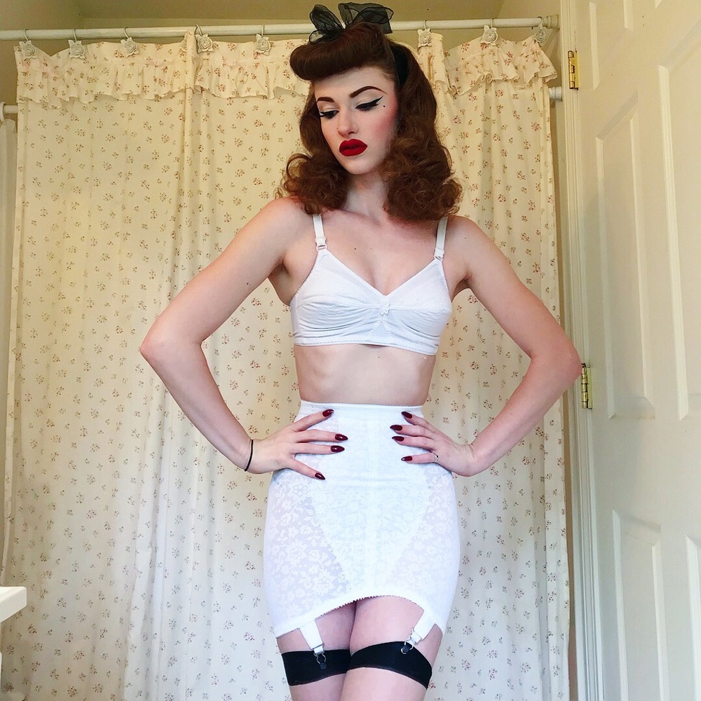 NWOT deadstock 1950s pinup garter girdle